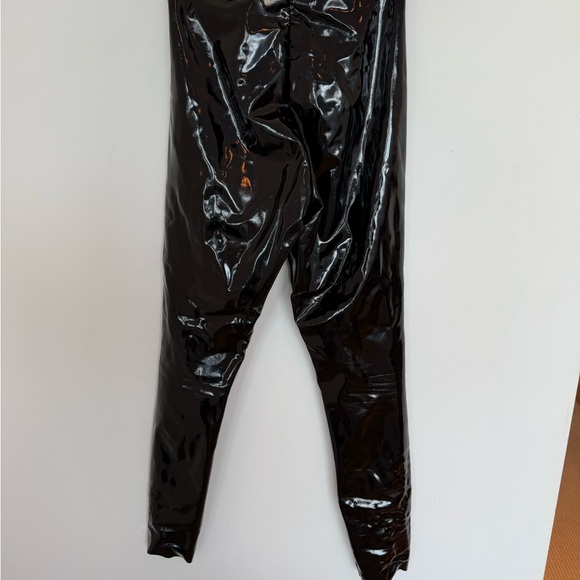 Commando Faux Patent Leather Black Leggings Size Medium - Picture 9 of 9